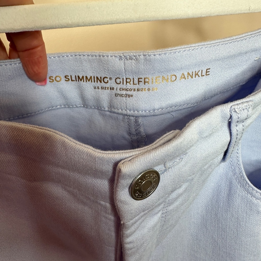 CHICOS WOMENS SO SLIMMING GIRLFRIEND ANKLE JEAN SZ 0 PALE BLUE - Picture 3 of 8
